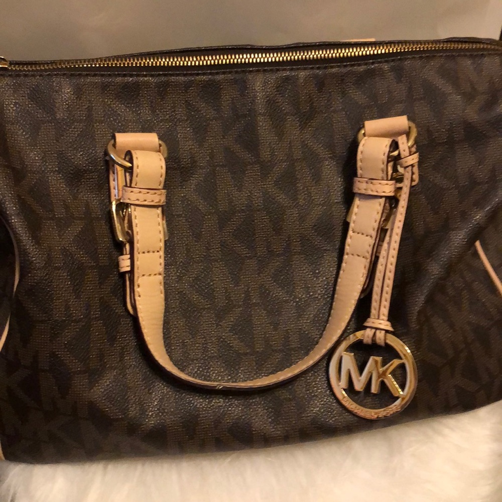 Large Michael Kors Bag It's Back better than ever